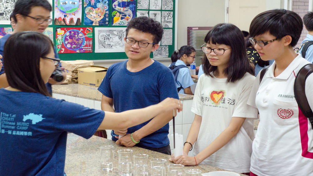 玻璃杯發聲原理互動情形