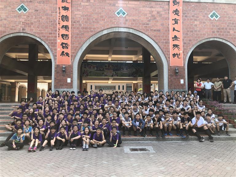 與樹義國小師生大合照