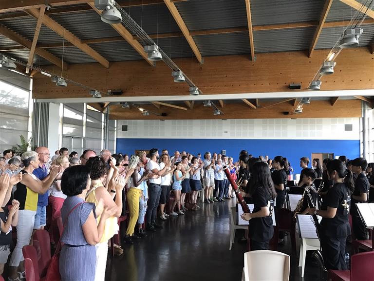 107/07/08於法國Saint Junien聖瑞尼安市民活動中心演出，結束時觀眾給予最高敬意起立熱烈鼓掌