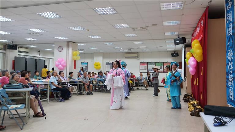 萬華老人活動中心表演「白蛇-西湖定情」