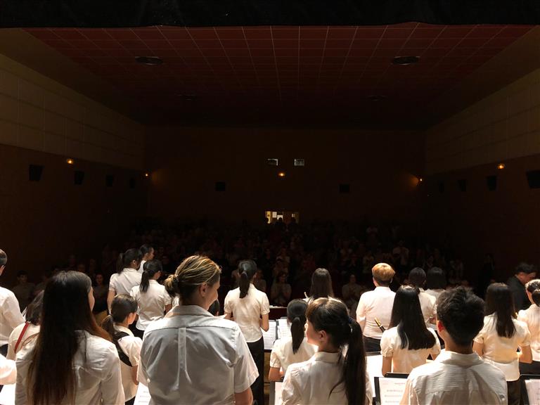 107/07/12於法國Le Dorat 萊多拉特紀念電影院，此行的最後一場演出，場內滿滿的觀眾與熱情的歡呼令人感動