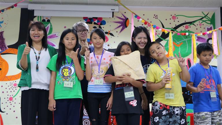 於來吉國小小隊合影