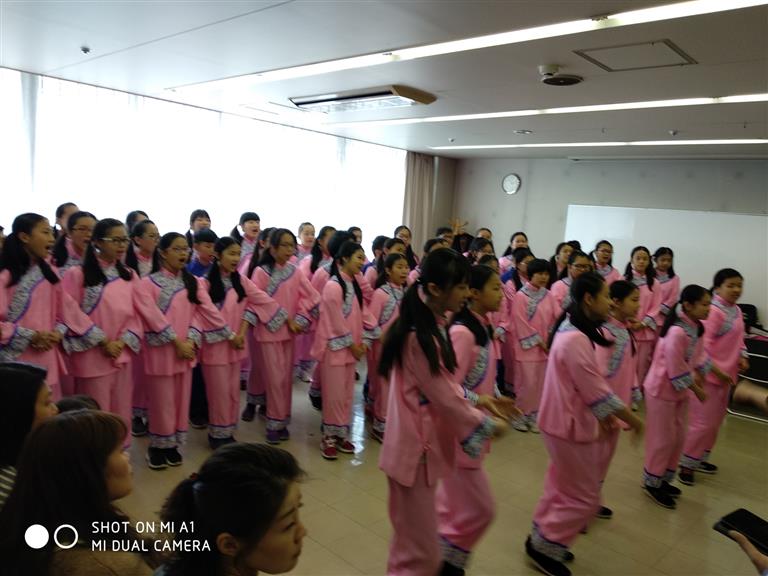 全部團員演出前再次地彩排練習