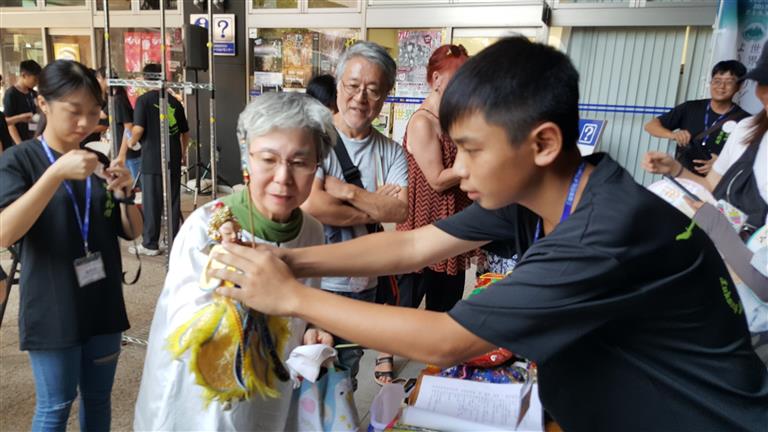 表演結束後與觀眾之互動