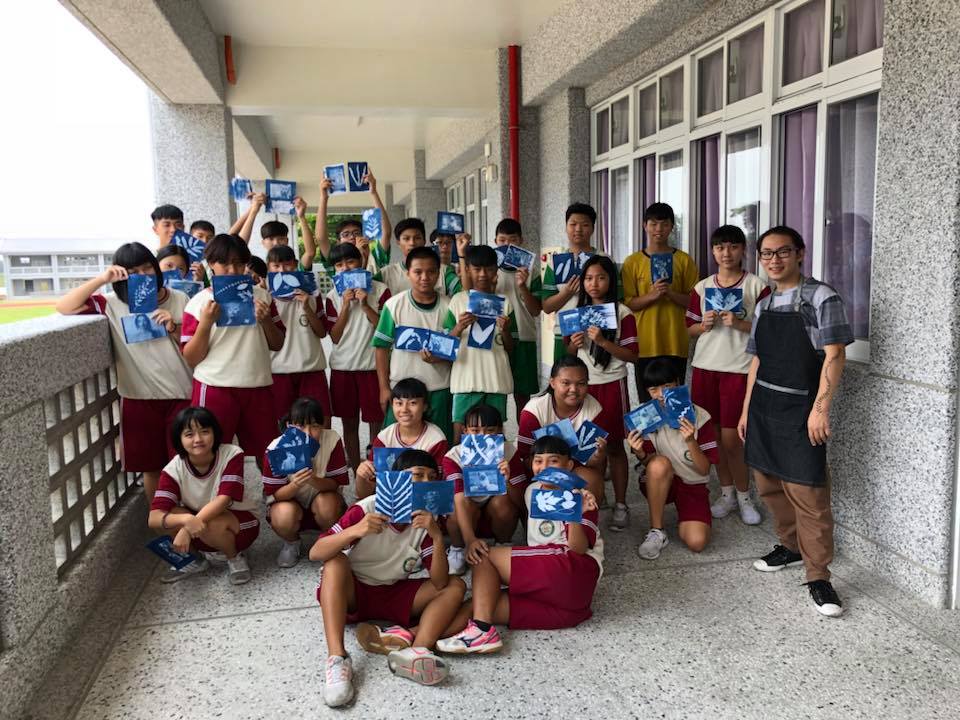 2018年6月4日至屏東縣高樹鄉高泰國民中學推廣藝術教育-藍晒藝術創作活動。(授課老師：李心主)