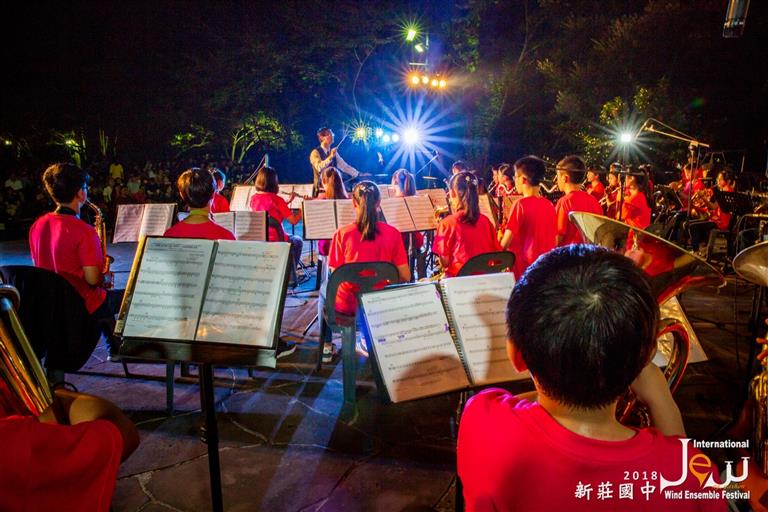 濟州管樂節安排的第二天08/10在室外場次的演出 