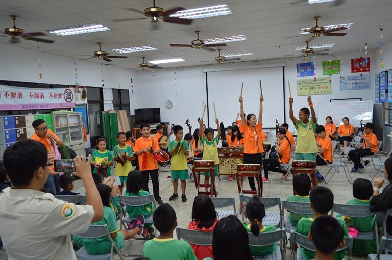 邀請台板同學一起演奏