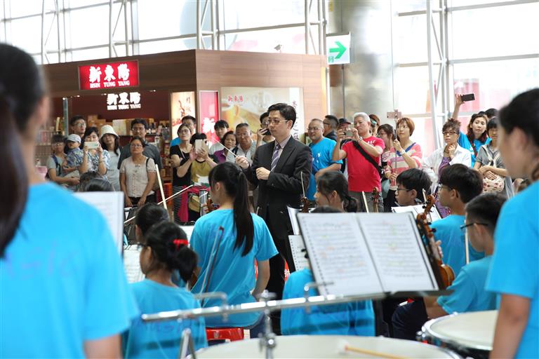 桃園高鐵站表演