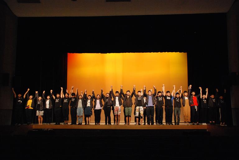 愛。不礙演出謝幕