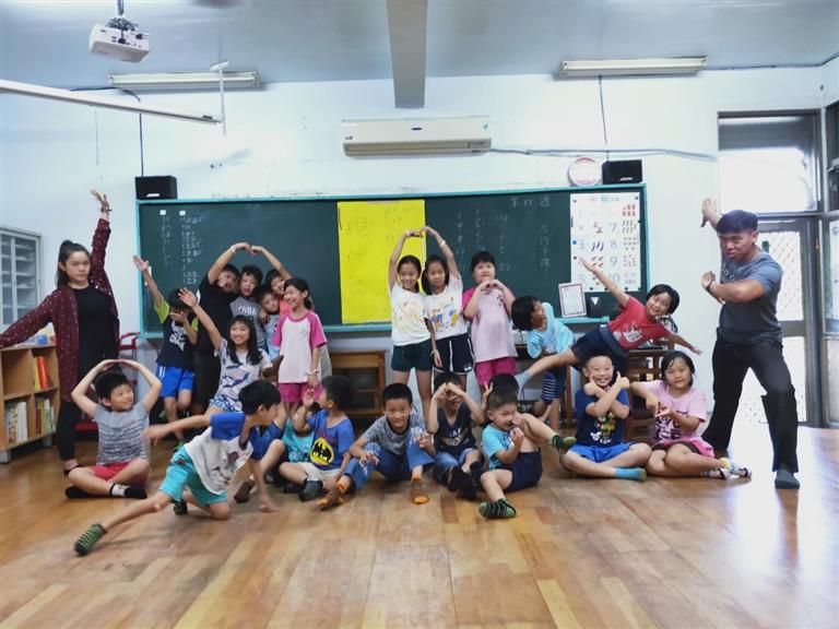 振興國小--表演藝術的創意肢體體驗—遊戲方式