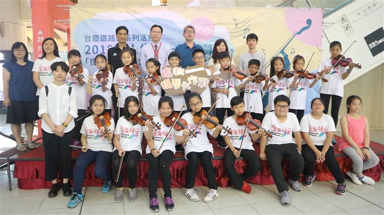 板橋車站快閃串聯募琴記者會