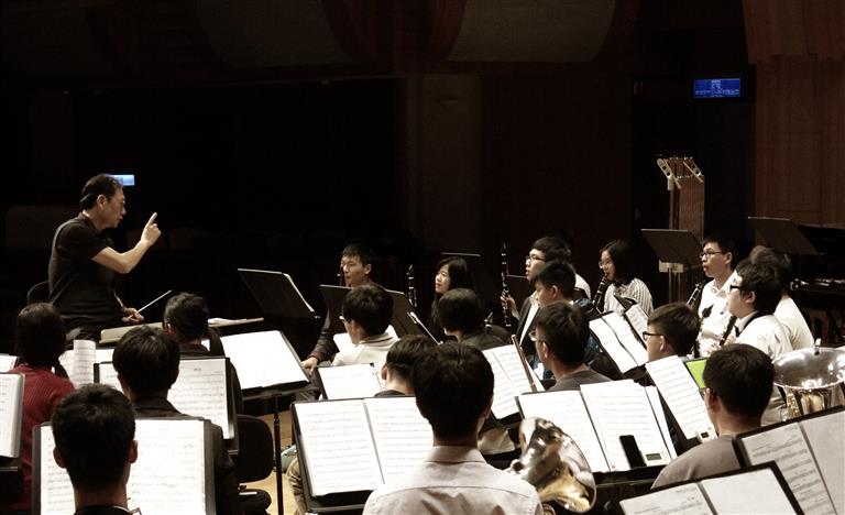 臺南場彩排時劉紹棟老師指導豎笛組