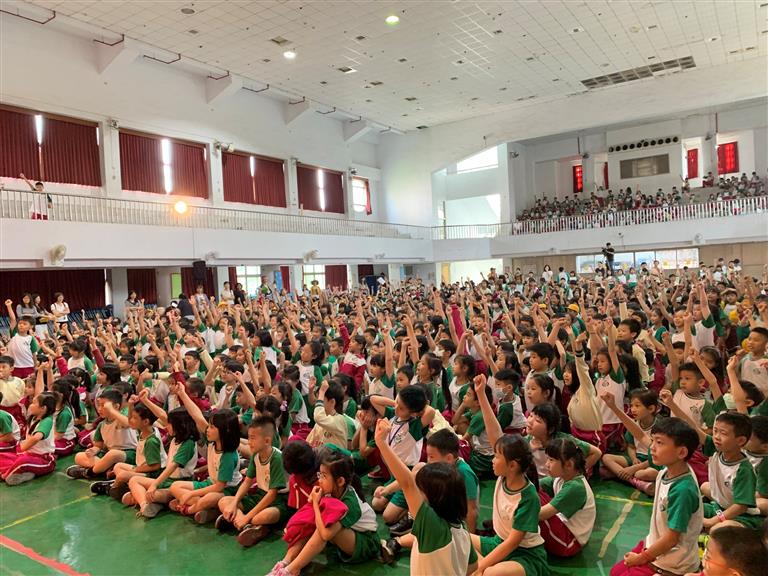 有獎問答~小朋友們熱烈舉手搶答