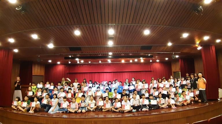 頒獎典禮得獎小朋友大合照