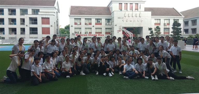 學校交流-分組交流合照