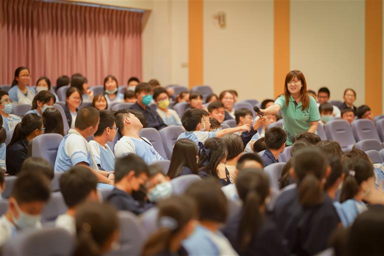 主持人與民眾互動佳!