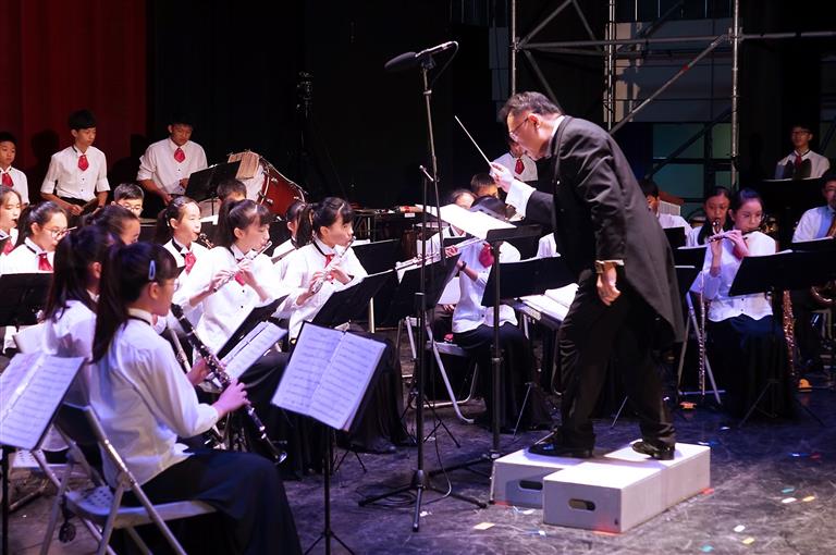全團精湛的演出