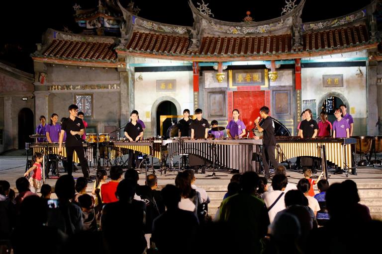 由學生擔任樂曲解說並加入樂器介紹，讓表演更加活潑