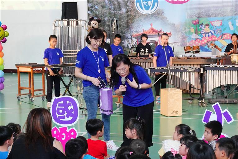 鎮西國小演出~觀眾的熱烈參與及有獎徵答
