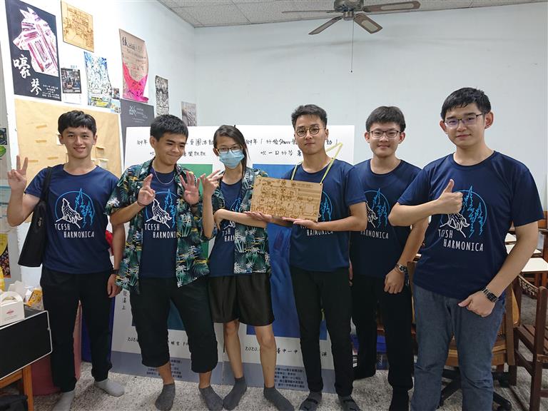 學長致贈雷雕作品