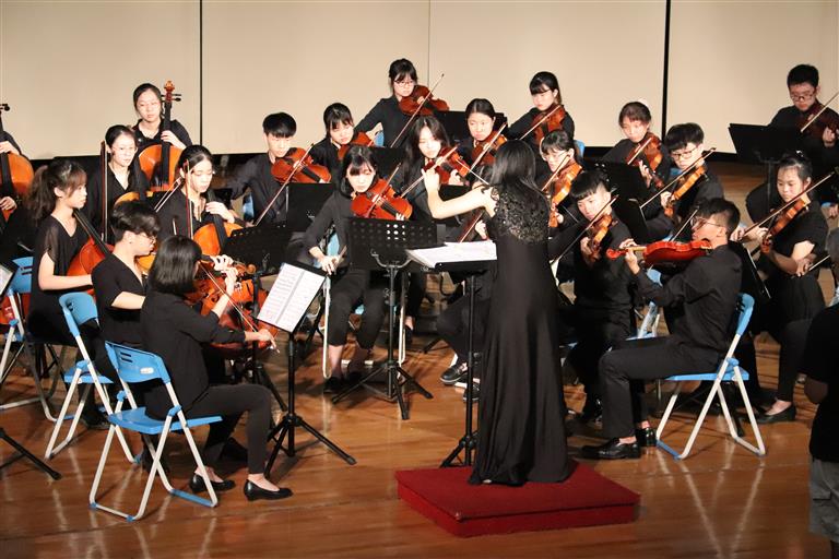 弦樂團演奏