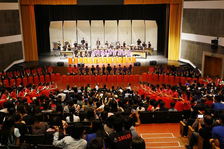 安可曲由上百團員共同表演，震撼全場