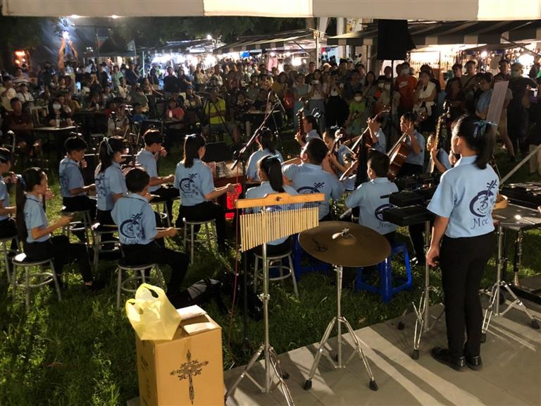 演出舞台及現場觀眾