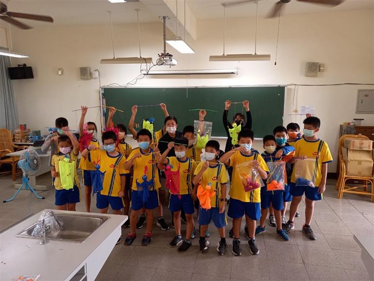 文光國小學童 懸絲傀儡製作與操偶體驗