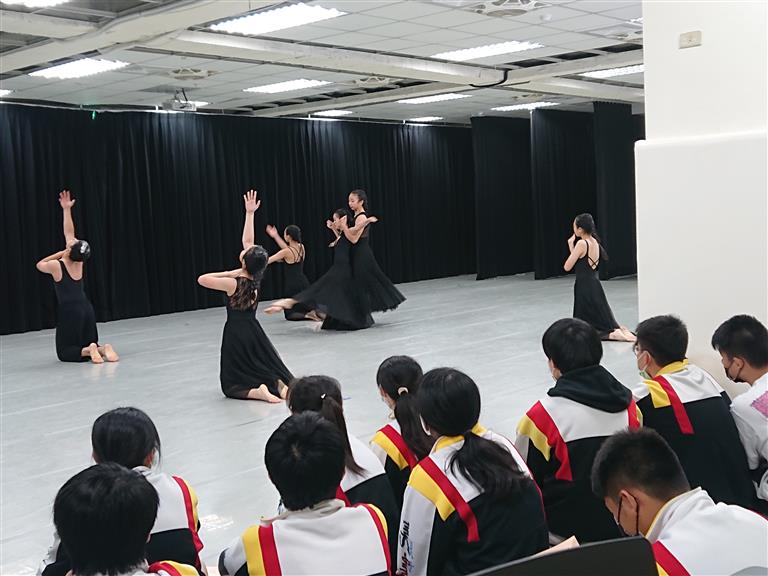 新北市立清水高級中學Dance Plus舞蹈劇場成果圖