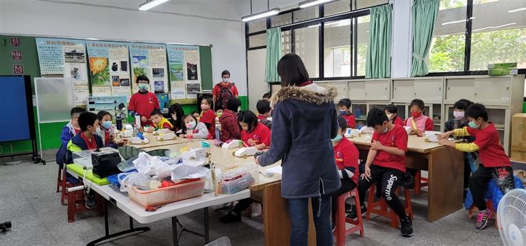 1101110新北市金美國小展演後參與特色課程