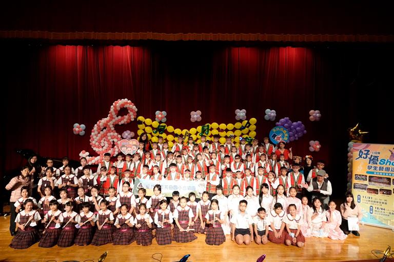 110年12月4日相約淡水~唱奏聯誼-天母國小文化國小團隊演出後於淡江中學演藝廳合影留念