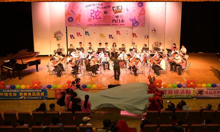 安可曲「加勒比海盜-神鬼奇航主題曲」搭配短劇演出讓人印象深刻、嘆為觀止。