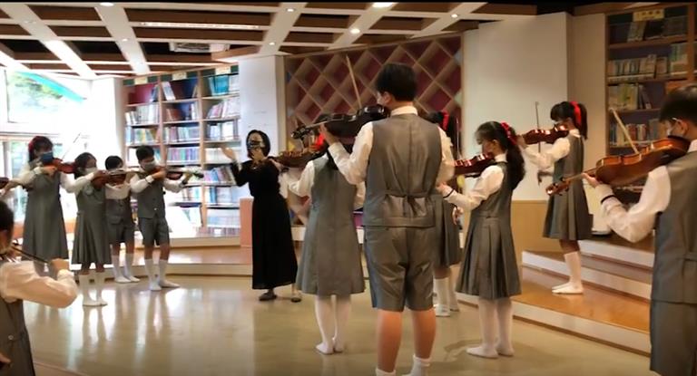 弦樂團圖書館排練