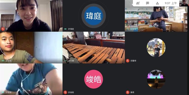 蚵間國小因疫情關係調整線上授課。