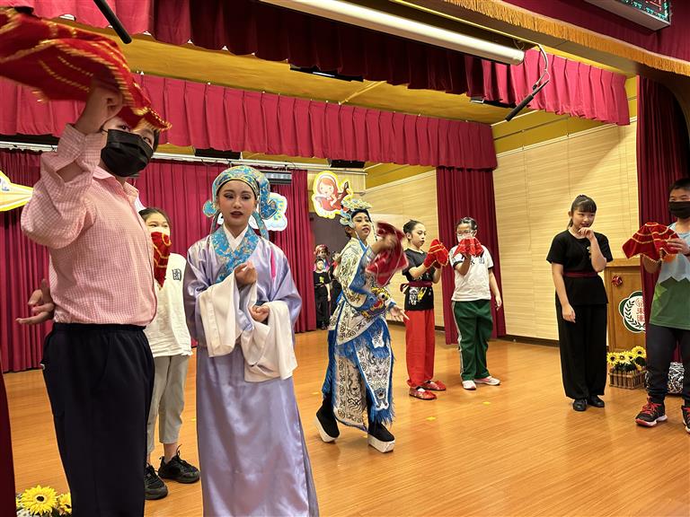 1111東園國小演出--八角巾指導交流活動