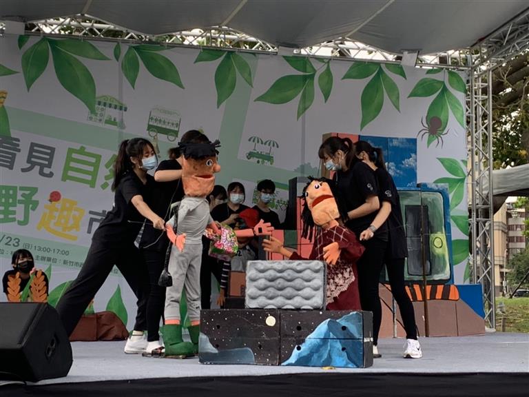 動物園大象門外道路演出-農夫夫婦