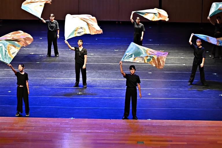 旗隊表演舞姿曼妙