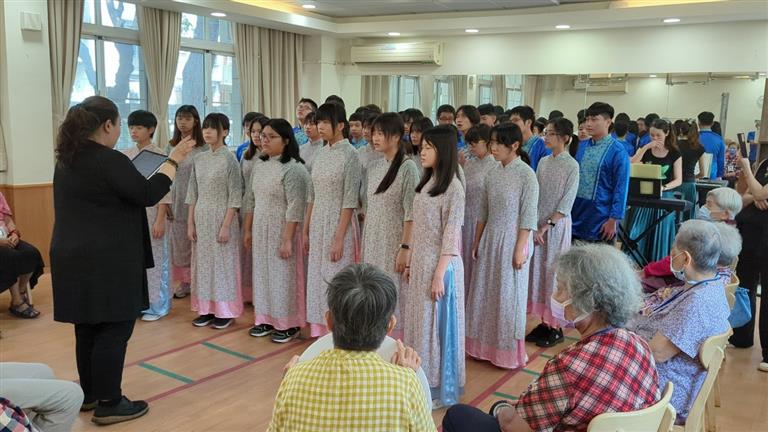 新住民合唱到日照中心表演