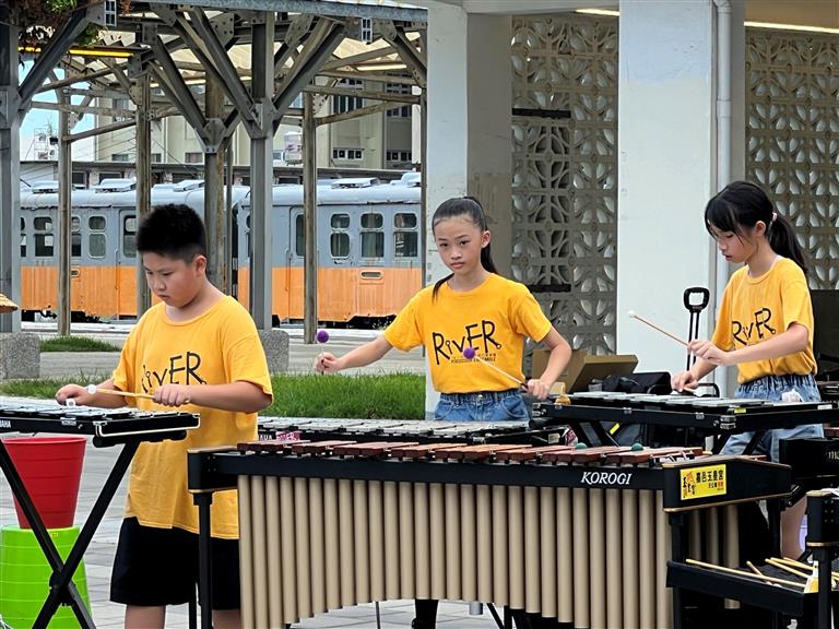 臺東市鐵花村東東市前廣場演出