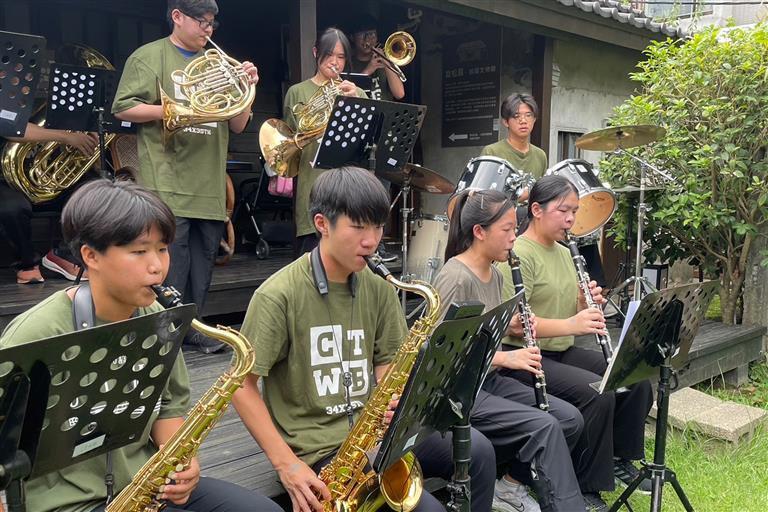 蕭如松藝術園區演出過程側拍