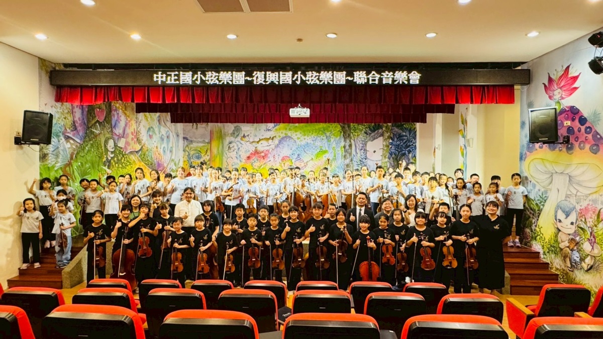 孩子們開心大合影