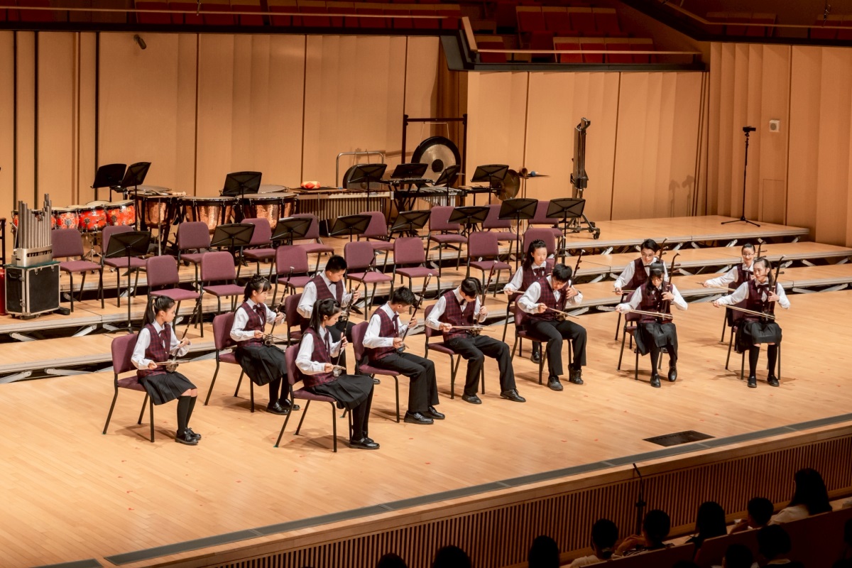 於屏東演藝廳展演，演出曲目《輕舞飛揚》