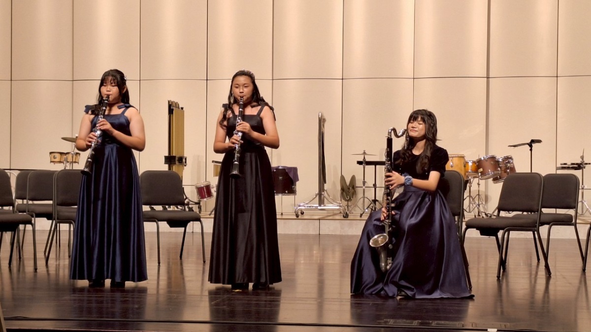 大東音樂會當中，由畢業生分成小組演出，帶來不同風格與音色的節目。