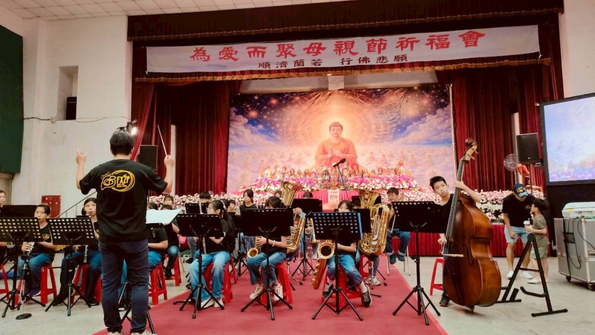 五甲活動中心母親節表演