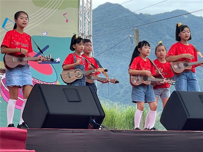 東里啦啦鍊表演