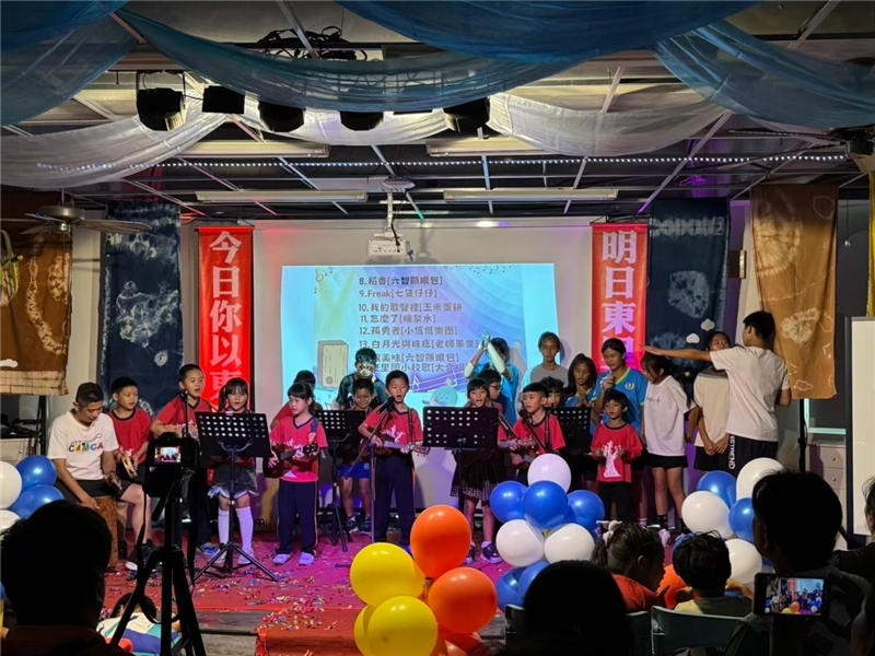 東里啦啦鍊表演