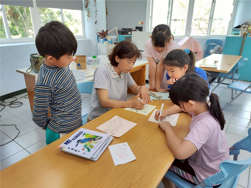 教師指導學生運筆技法