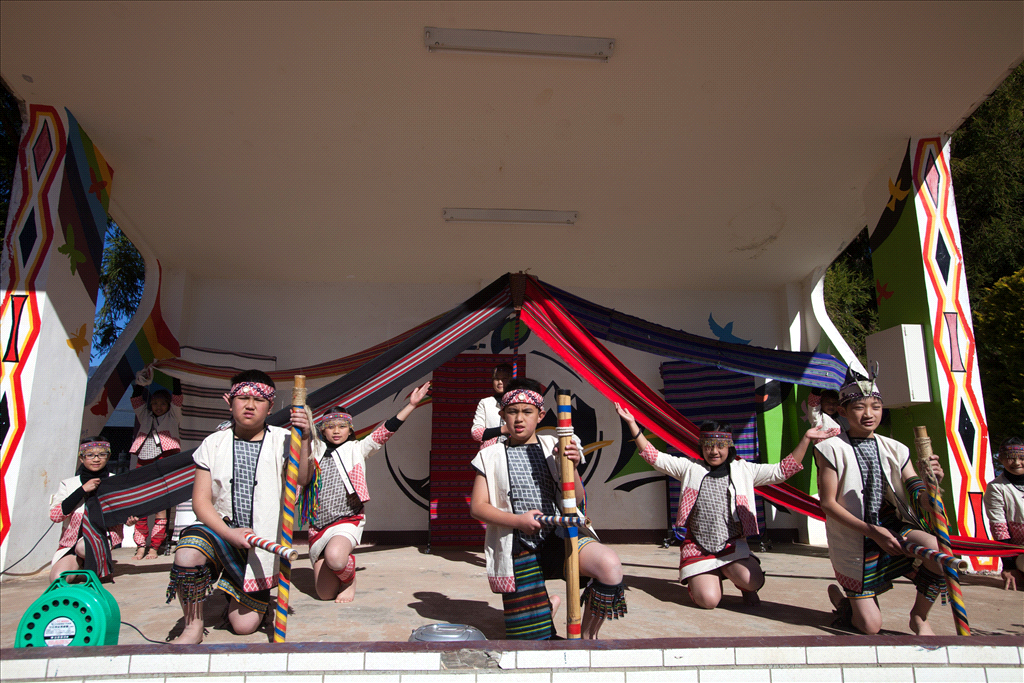 孩子們的泰雅舞傳統表演