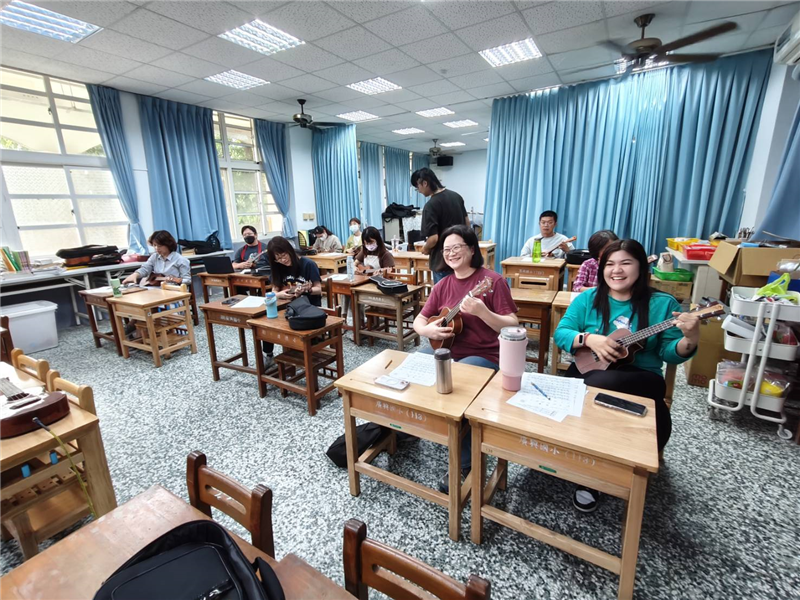 外聘師資到校進行烏克麗麗進修研習課程