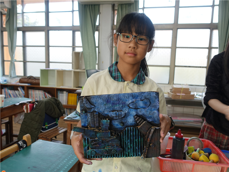 五年級剪紙疊合並套色疊印